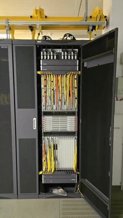 Optický rack a páteřní technologie